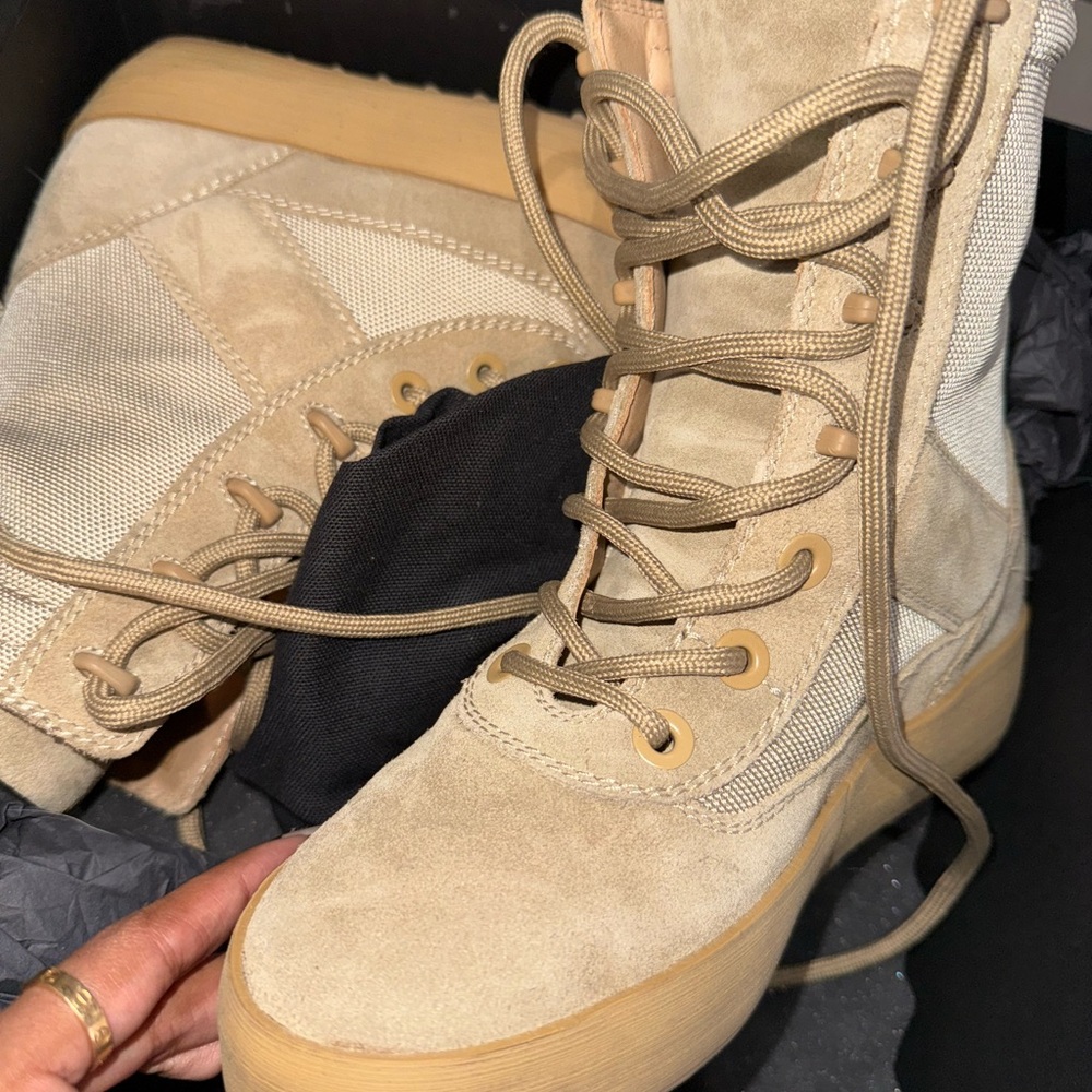 Stylish Beige Women's Boots
